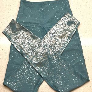 Like new condition XS power shine high waisted Beyond Yoga leggings
